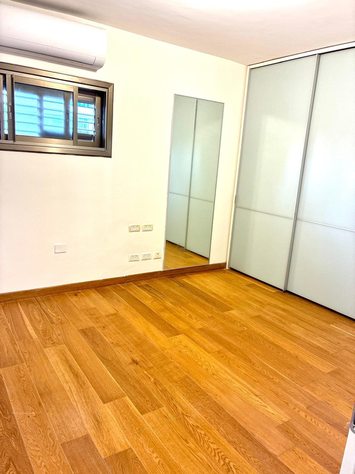 Spacious & Bright interior