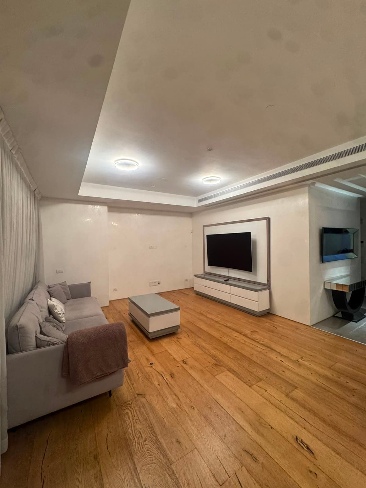 Poolside Prestige interior